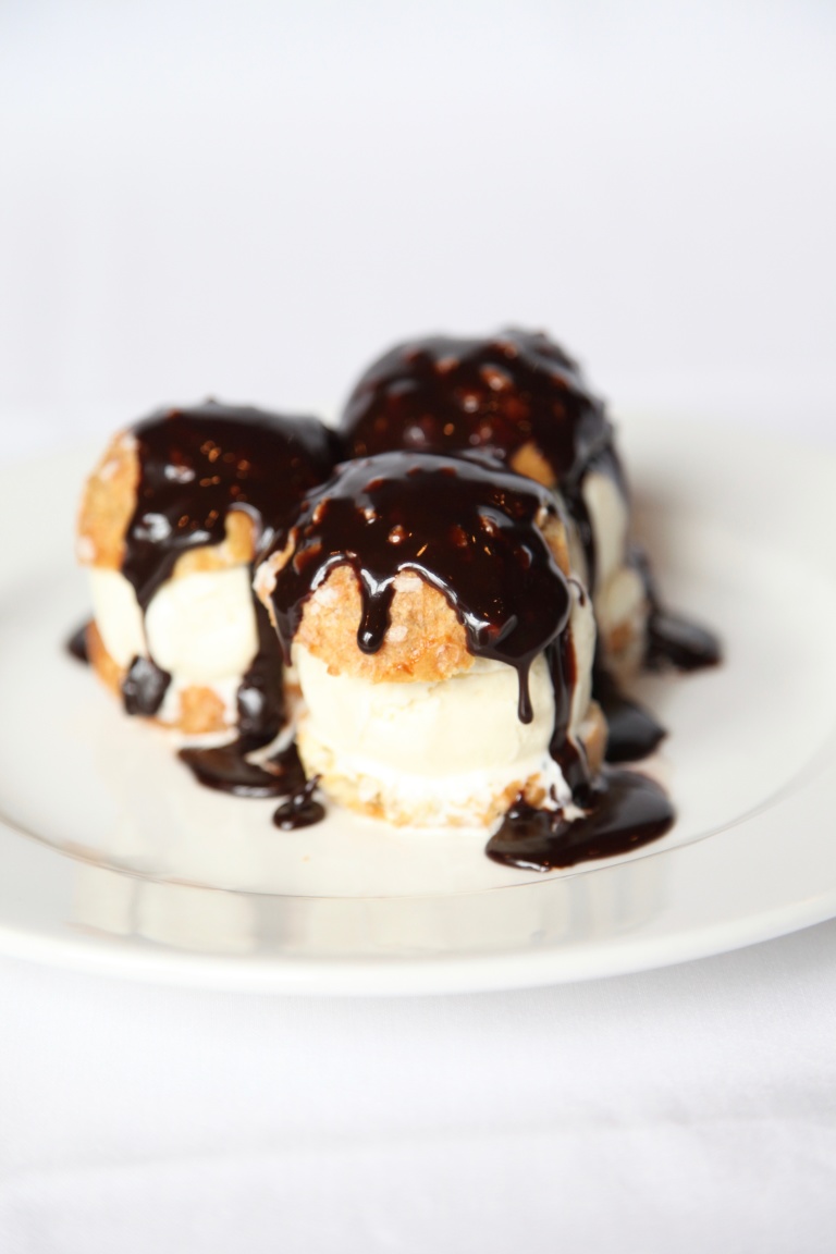 Profiteroles with Peanuts